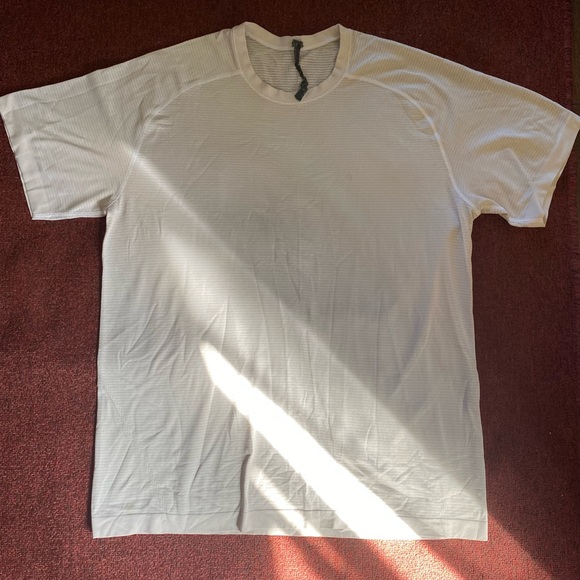 Lululemon T-shirt - Picture 2 of 4